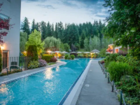 Hilltop Inn - Salmon Arm Hotels in Salmon Arm