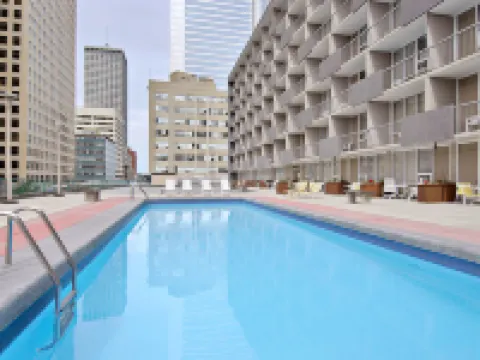 ラマダ プラザ バイ ウィンダム カルガリー ダウンタウン カルガリーのホテル