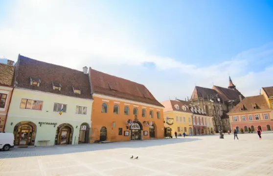 斯法圖雷住宅廣場酒店