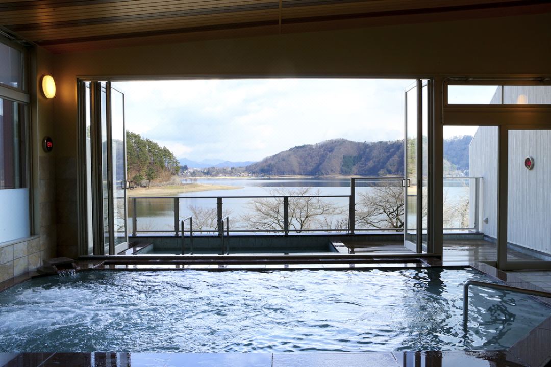 足和田酒店（Ashiwada Hotel）酒店設有大浴場及露天浴池。（trip.com）