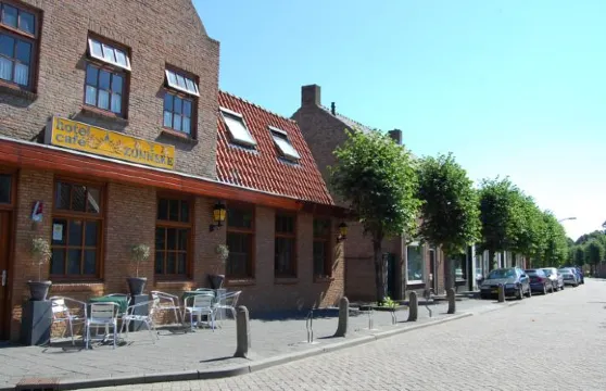 特總那克咖啡廳酒店