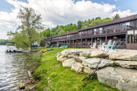 The Black Swan Lee - Lenox, Ascend Hotel Collection