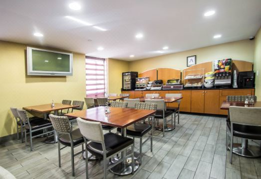 Red Lion Inn & Suites Brooklyn Over view