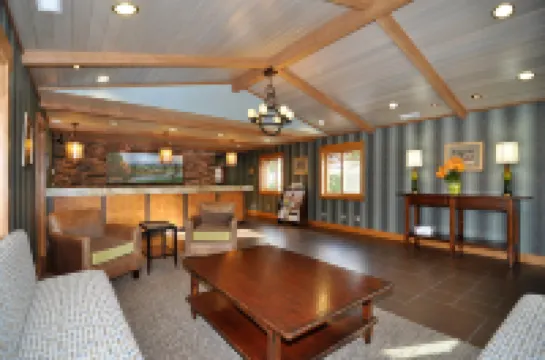 Lakeside Lodge and Suites