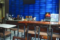 La Quinta Inn & Suites by Wyndham Baltimore Downtown