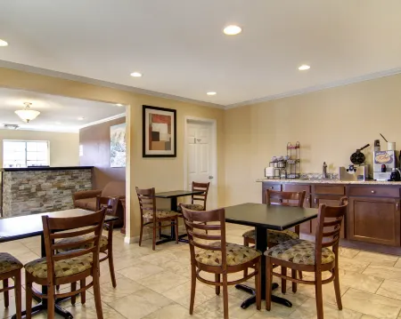 Econo Lodge Inn & Suites Отели в г. Гвадалупе