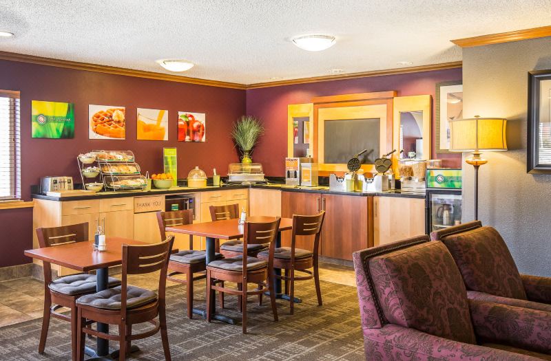 Quality Inn & Suites photo 2
