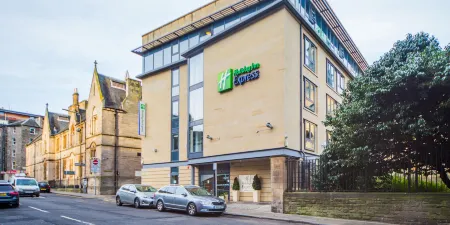 Holiday Inn Express Edinburgh – Royal Mile Отели рядом с достопримечательностью «Университет Эдинбург»