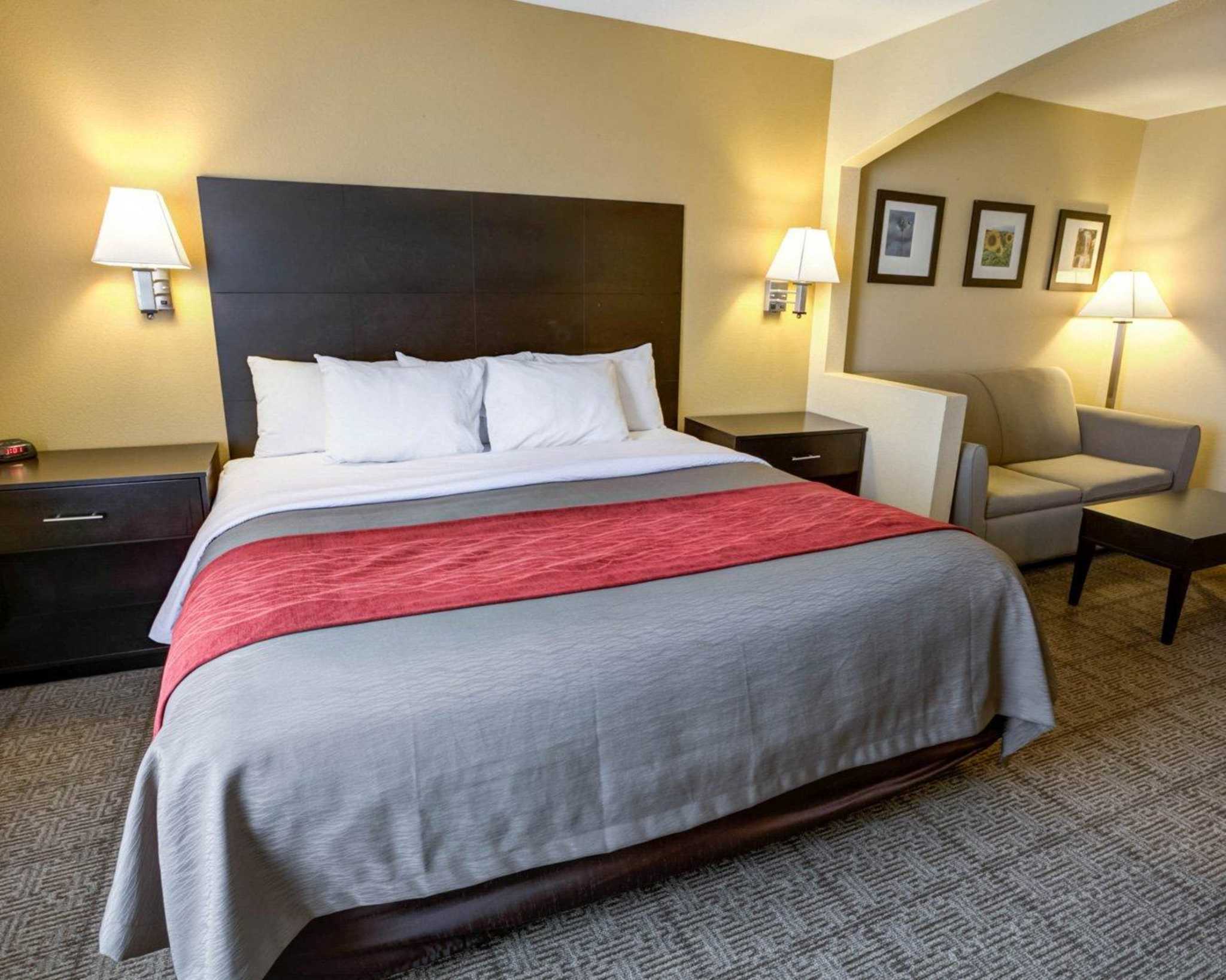 Quality Inn & Suites Lenexa Kansas City