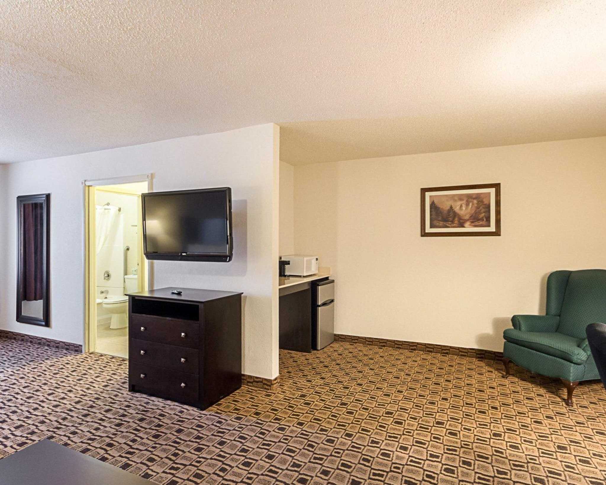 Quality Suites Airport Wichita