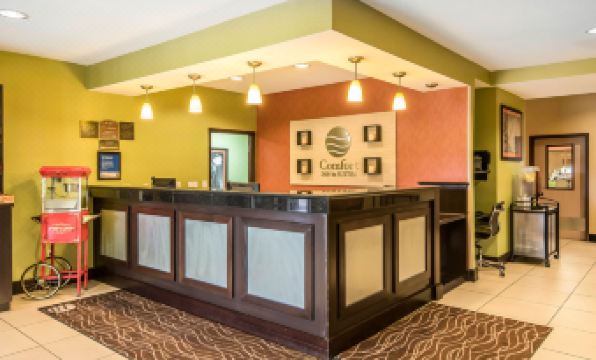 Comfort Inn & Suites Kansas City - Northeast