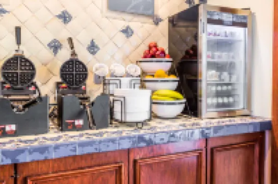 Comfort Inn & Suites Orange County John Wayne Airport