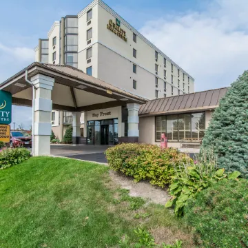 Quality Inn & Suites Bay Front