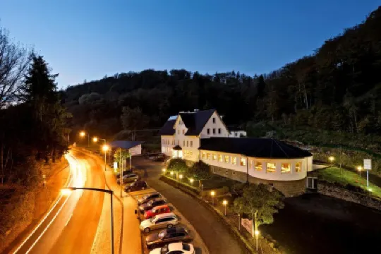 新德呼瑟高地公園酒店