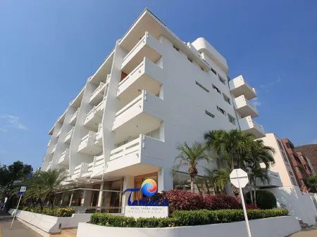 Blu Hotel by Tamaca Отели в г. Гайра