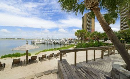 Surf & Sand Hotel - Housity