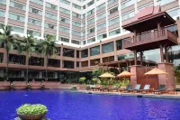 Ramada Plaza by Wyndham Bangkok Menam Riverside - pantai