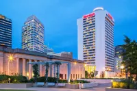 Sheraton Grand Nashville Downtown Hotels near Chet Atkins Statue