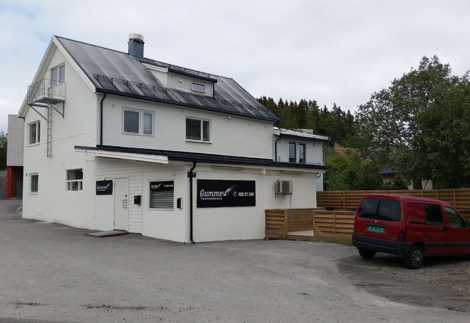 Gullhaugen Pensjonat - Housity