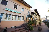 Hotel la Torre فنادق في Fiorano