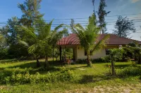 Pranee Beach Bungalows