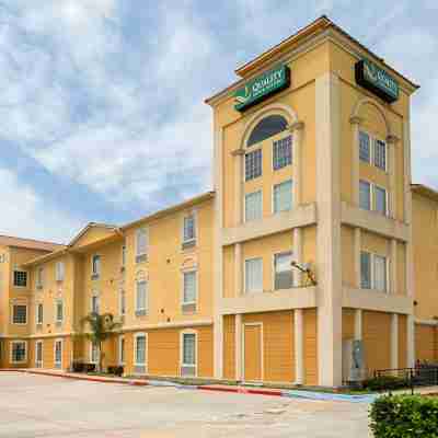 Sonesta Essential la Porte Hotel Exterior