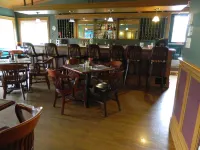 Hilltop Motel & Restaurant - Inns