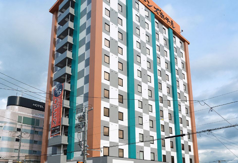 Queens Hotel Chitose - Housity