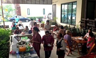 Villa Thiwa Hotel - Housity