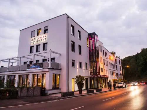 Design-Konferenzhotel & Restaurant Steinernes Schweinchen Hotels in Bad Emstal