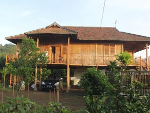 Rumah Kayu Sumberrejo