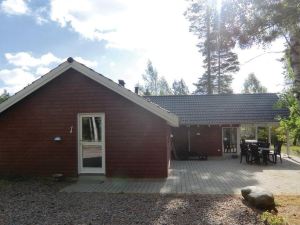 Nice Home in Kpingsvik with 6 Bedrooms, Sauna and Wifi