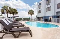 Comfort Suites Southport - Oak Island - Beach