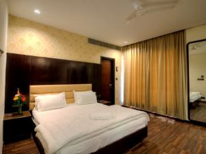 Hotel New Central Park (3 Min Walking Distance from Kaushmabi Metro Station)