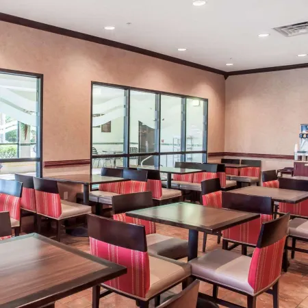 Quality Inn Near Walden Galleria Mall Отели рядом с достопримечательностью «Буффало Сити Холл»