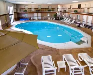 Knights Inn & Suites Emporia - Kolam Renang