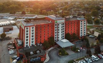 Holiday Inn & Suites Windsor (Ambassador Bridge)