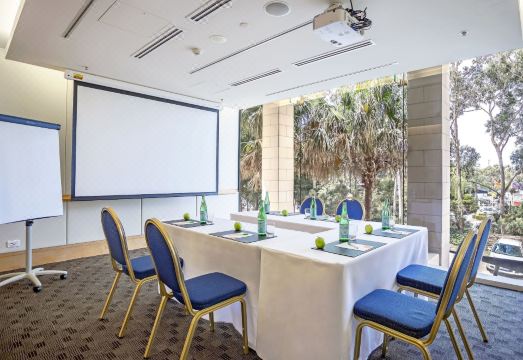 2. 크라운 플라자 ..