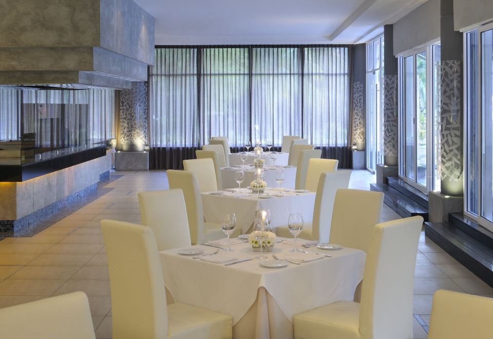 시슬 포트 디킨슨 리조트의 다양한 식사 공간