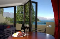 Lakefront Apartments,18 Lake Esplanade Road Hotels in Closeburn