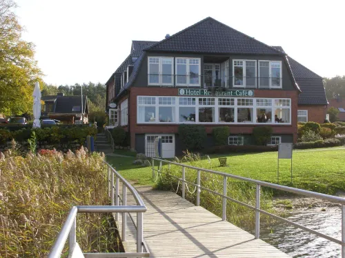 Hotel Fährhaus Niederkleveez Hotels in Plon