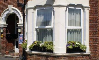 Alcantara Guest House - Housity