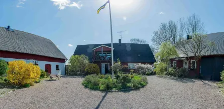 Mattisgården Bed & Breakfast Отели в г. Kvidinge