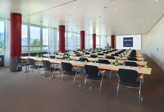 Dorint Blüemlisalp의 실내 수영장