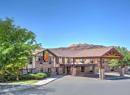 Slackline Moab, Outset Collection by Hilton