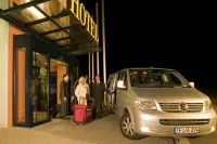 Best Western Premier Airporthotel Berlin - parking