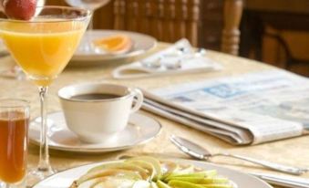 The Carriage House Inn Bed & Breakfast - Housity