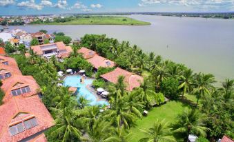 Vinh Hung Riverside Resort & Spa