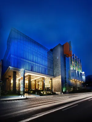 Golden Flower by Kagum Hotels Hotel dekat Summit Factory Outlet