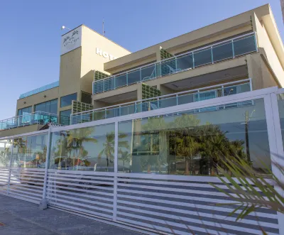 Hotel Vicino Al Mare - Frente Mar فنادق في کواروخا
